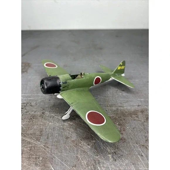 Tamiya Mitsubishi A6M5 Zero Fighter 1/72 Built Painted Missing Parts Model Plane - Picture 1 of 11